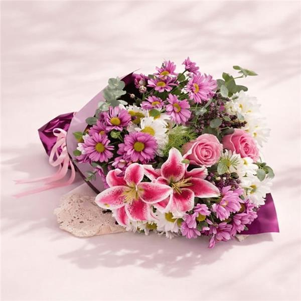 Pembe Lilyumlar ve Papatyalar